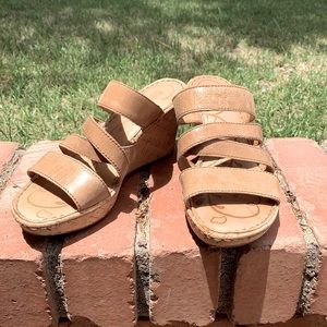 Born cork platform nude leather slip on sandal sz6